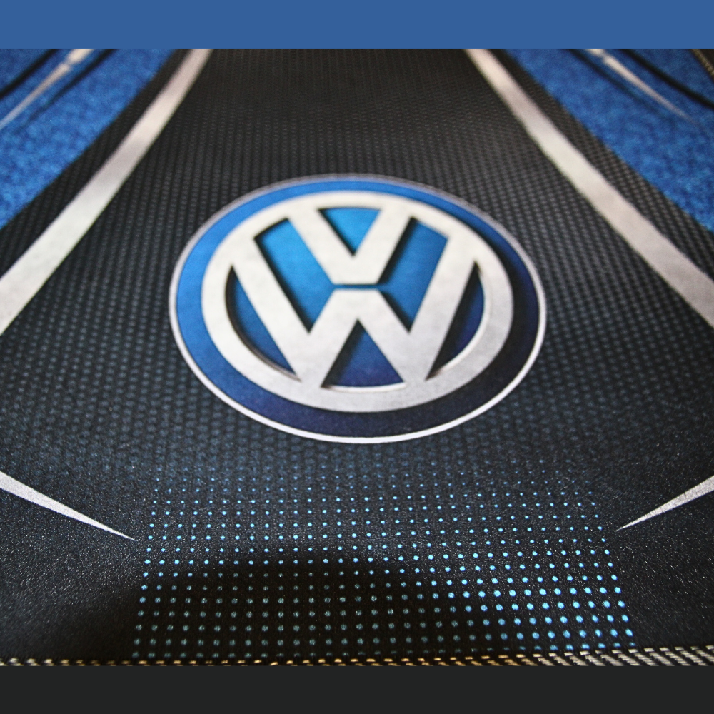 Set 4 Covorașe Auto Universale – Design Volkswagen Albastru/Negru – Aftermarket