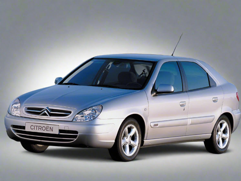 Silver Citroën Xsara (1997–2006) on a gray background