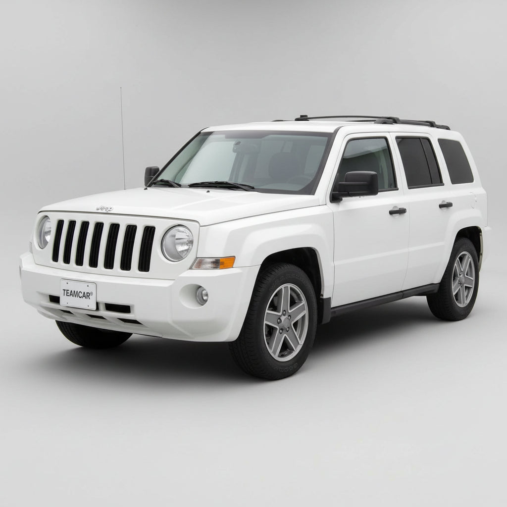 Jeep Patriot MK alb pe fundal gri.