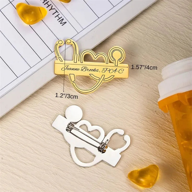 Broșă Personalizată cu Nume, Placată cu Aur 18K - Pin Profesional pentru Medici