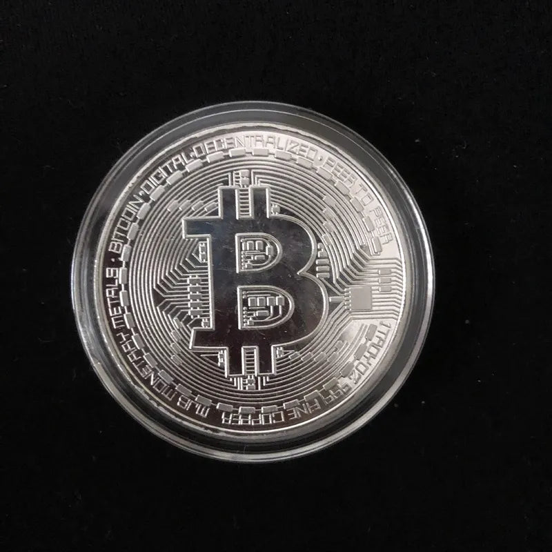 Criptomonedă bitcoin replică with silver shell.