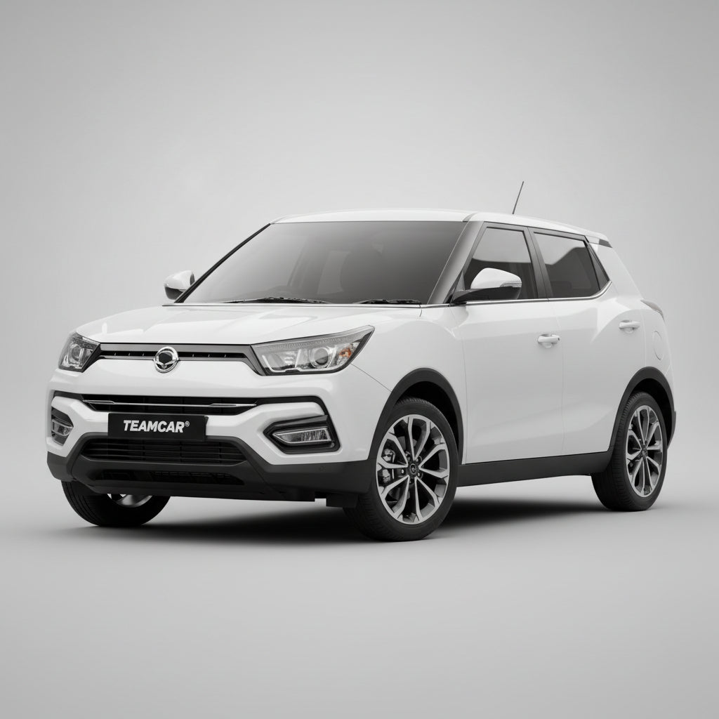 SUV Tivoli alb cu sigla TeamCar pe fundal gri