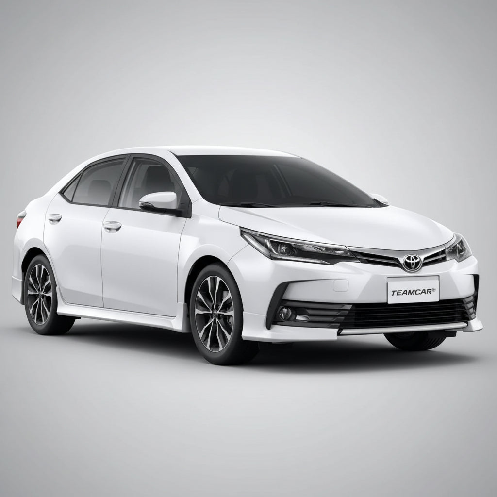 Toyota Corolla E170 Sedan albă.
