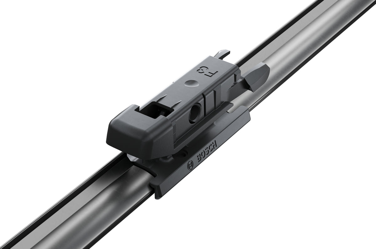 Detaliu adaptor premontat pe lamela Bosch Aerotwin A212S