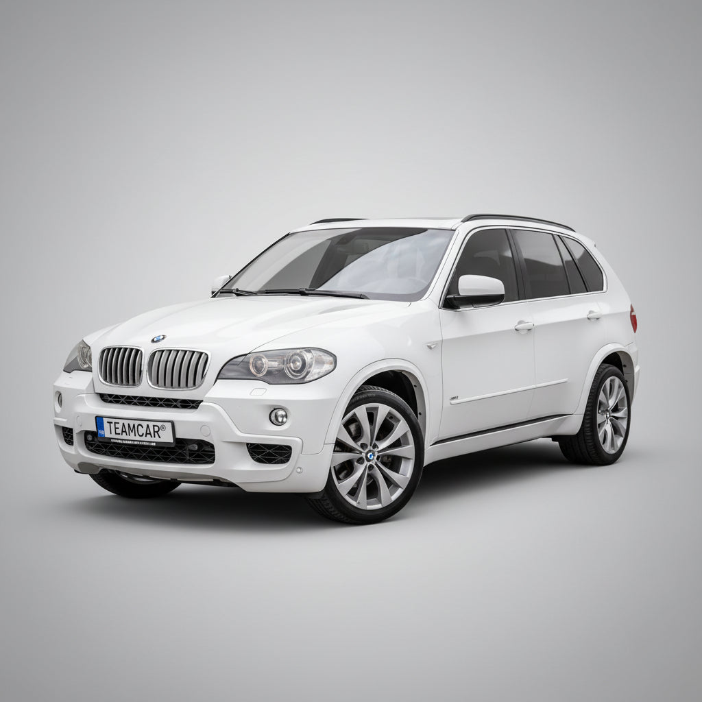 bmw x5 e70 alb pe fundal gri
