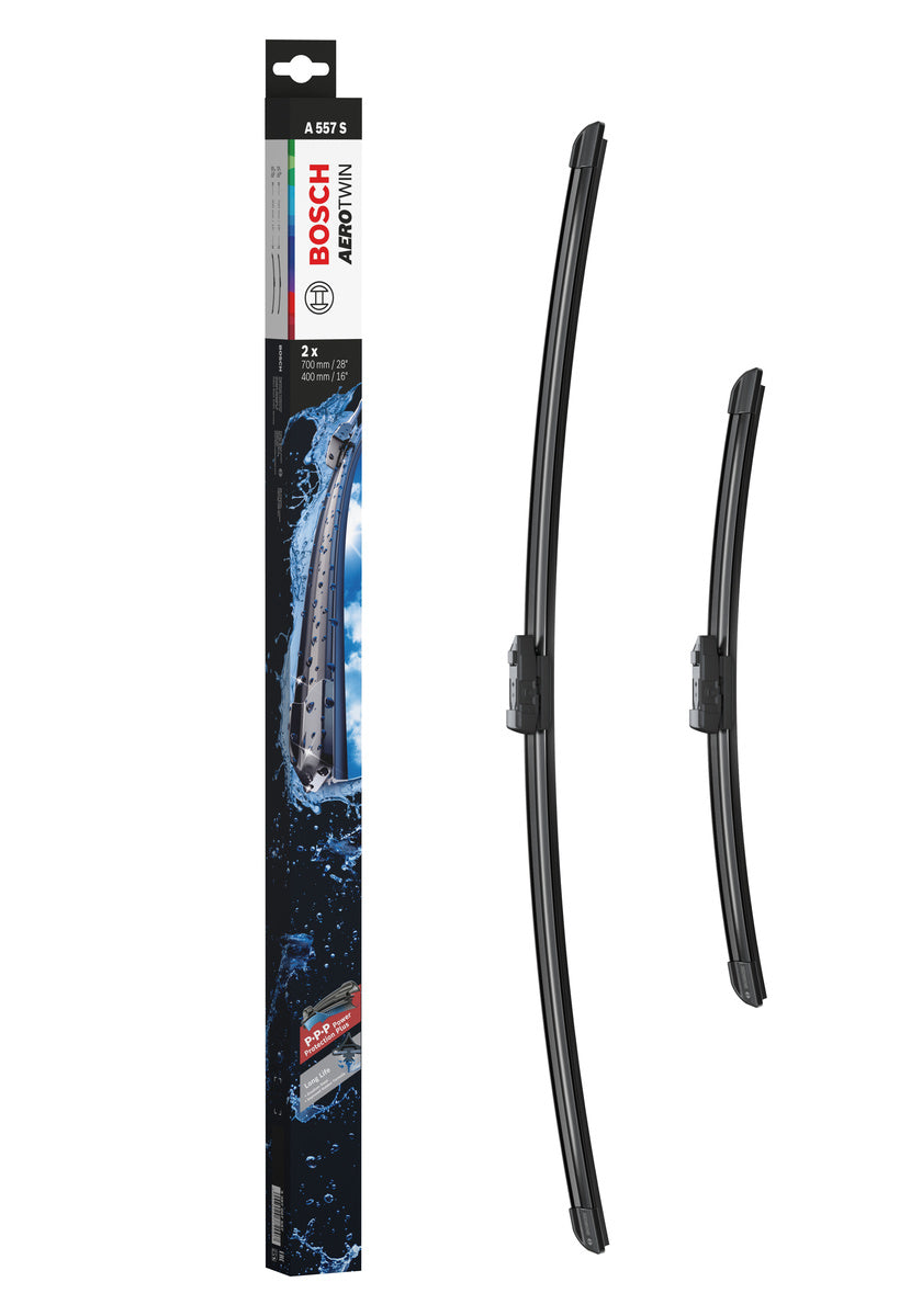 Ambalaj Bosch Aerotwin A557S lângă două lamele plate de lungimi diferite
