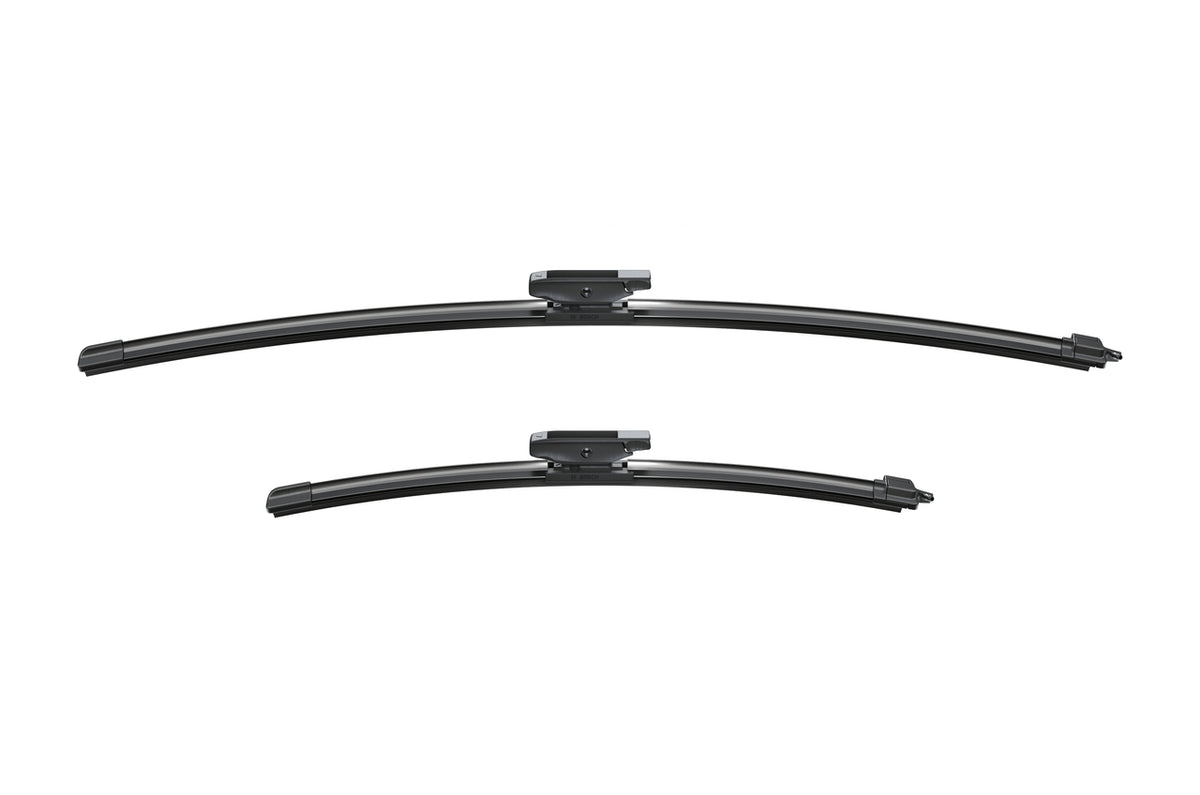 Doua lamele Bosch Aerotwin A199S separate, vedere laterala cu adaptoarele centrale