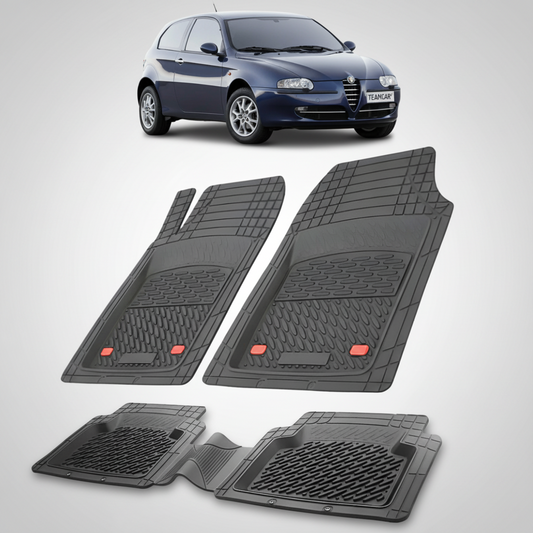 set de covorase din cauciuc negre cu o alfa romeo 147 albastra in fundal