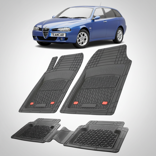 set de covorase din cauciuc negre cu o alfa romeo 156 sportwagon albastra in fundal
