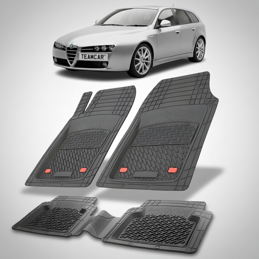 set de covorase din cauciuc negre cu o alfa romeo 159 sportwagon argintie in fundal