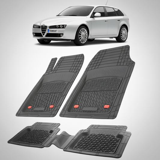 set de covorase din cauciuc negre cu o alfa romeo 159 sportwagon argintie in fundal