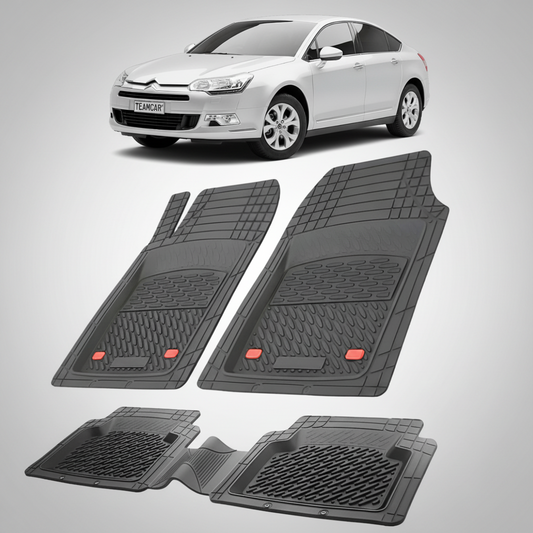 set de covorase din cauciuc negre cu un citroen c5 sedan gen2 argintiu in fundal