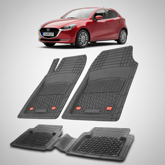 set de covorase din cauciuc negre cu o mazda 2 dj facelift hatchback 5 usi rosie  in fundal