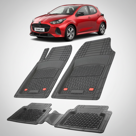 set de covorase din cauciuc negre cu o mazda 2 hybrid xp210 facelift hatchback 5 usi rosie  in fundal