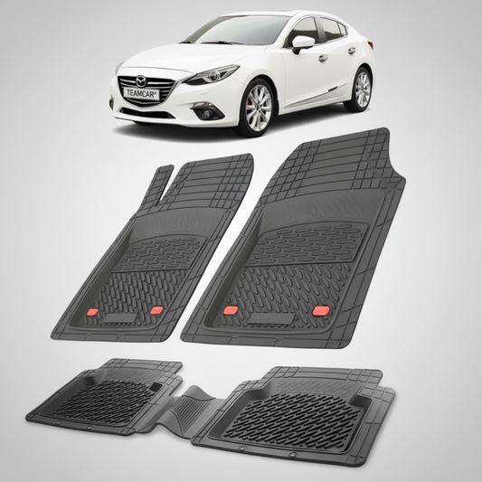 set de covorase din cauciuc negre cu o mazda 3 bm/bn sedan alba in fundal