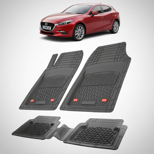 set de covorase din cauciuc negre cu o mazda 3 generatia III rosie in fundal
