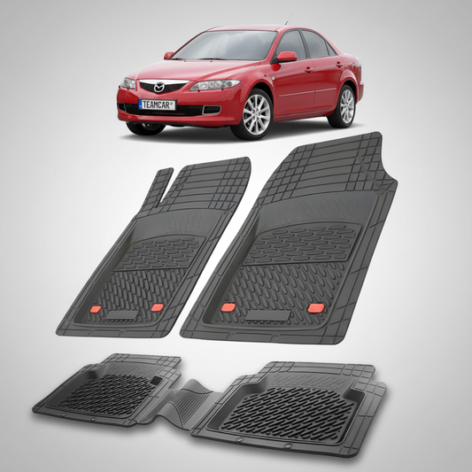 set de covorase din cauciuc negre cu o mazda 6 generatia 1 rosie in fundal