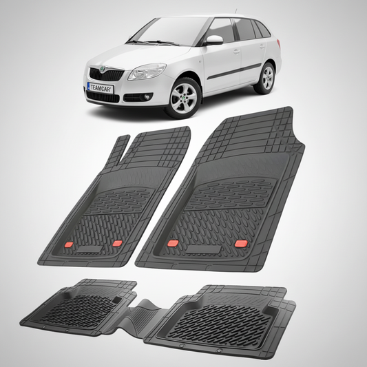 set de covorase din cauciuc negre cu o skoda fabia ii combi alba in fundal