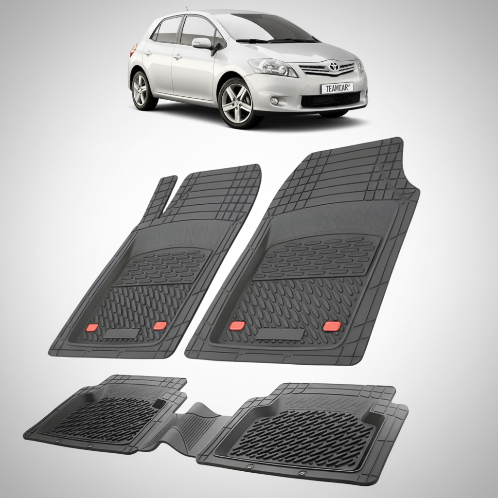 set de covorase din cauciuc negre cu o toyota auris e150 hatchback argintie in fundal