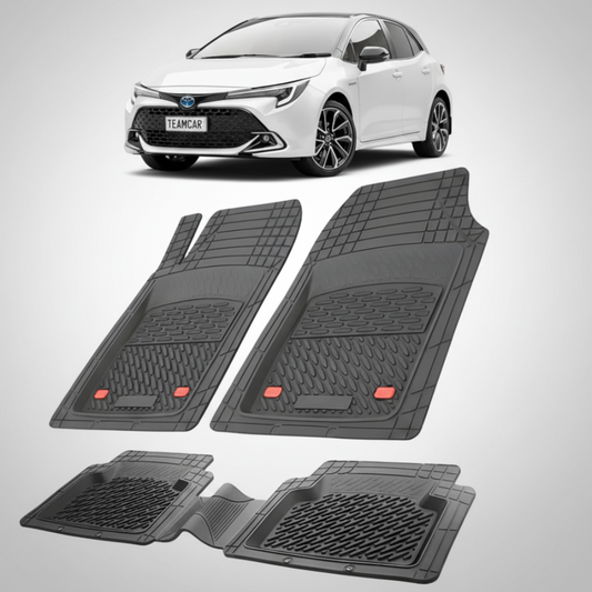set de covorase din cauciuc negre cu o toyota corolla e210 hatchback argintie in fundal