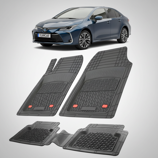 set de covorase din cauciuc negre cu o toyota corolla e210 hatchback albastru inchis in fundal