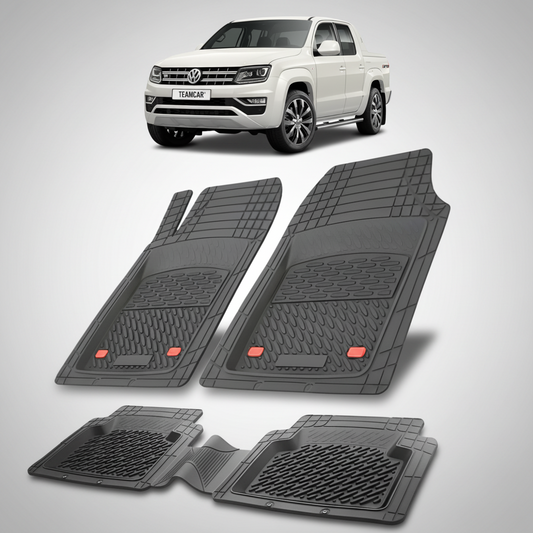 set de covorase din cauciuc negre cu un volkswagen golf amarok 1 2h pickup alb in fundal