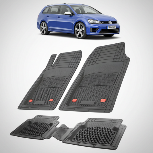 set de covorase din cauciuc negre cu un volkswagen golf 7 variant albastru in fundal