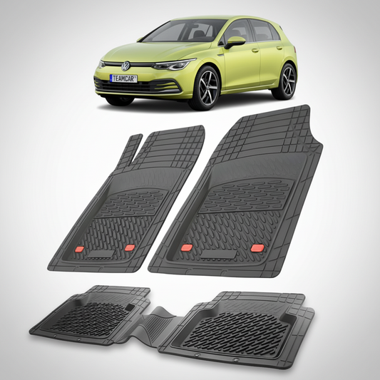 set de covorase din cauciuc negre cu un volkswagen golf 8 hatchback verde lime in fundal