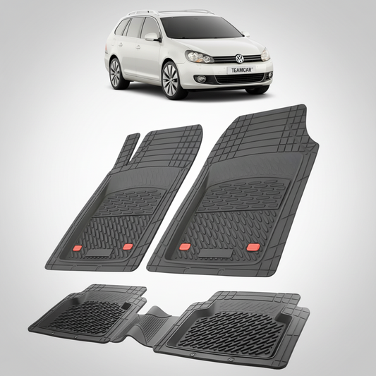 set de covorase din cauciuc negre cu un volkswagen golf 6 variant argintiu in fundal