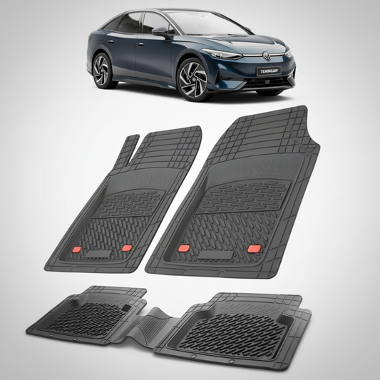 set de covorase din cauciuc negre cu un volkswagen id.7 e35 electric sedan combi albastru inchis in fundal