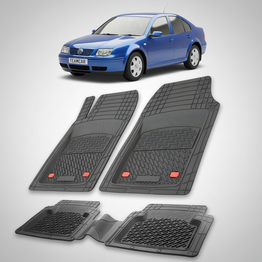 set de covorase din cauciuc negre cu un volkswagen jetta 4 sedan albastru in fundal
