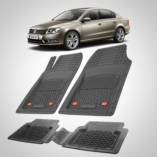 set de covorase din cauciuc negre cu un Volkswagen passat b7 sedan gri metalizat in fundal