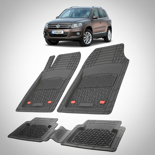 set de covorase din cauciuc negre cu un volkswagen tiguan 1 maro inchis in fundal