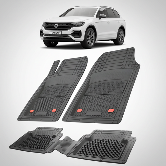 set de covorase din cauciuc negre cu un volkswagen Touareg 3 alb in fundal