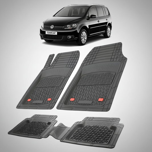set de covorase din cauciuc negre cu un volkswagen touran 1t mpv negru in fundal