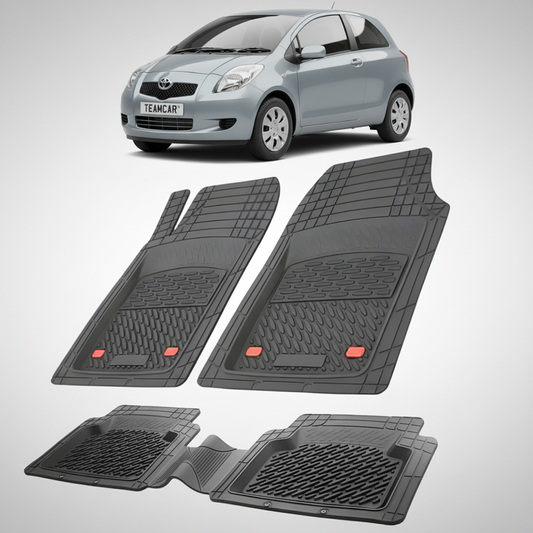 set de covorase din cauciuc negre cu o toyota yaris xp90 hatchback gri inchis in fundal