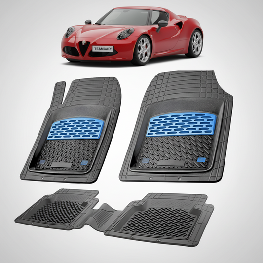 set de covorase din cauciuc negre cu accente albastre cu o alfa romeo 4c coupe rosu in fundal