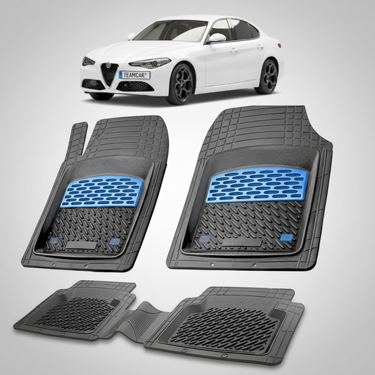 set de covorase din cauciuc negre cu accente albastre cu o alfa romeo giulia alba in fundal