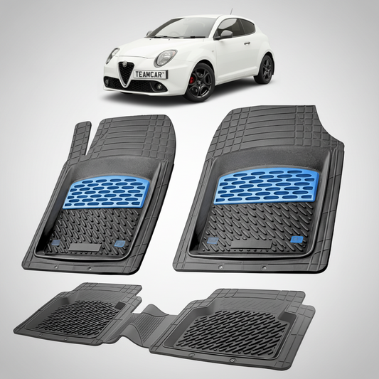 set de covorase din cauciuc negre cu accente albastre cu o alfa romeo mito hatchback alba in fundal