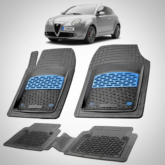 set de covorase din cauciuc negre cu accente albastre cu o alfa romeo mito hatchback gri in fundal
