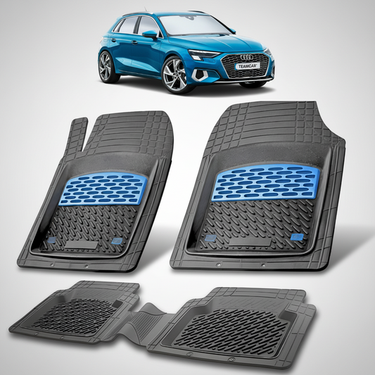 set de covorase din cauciuc negre cu accente albastre cu un audi a3 8y hatchback 5 usi albastru in fundal