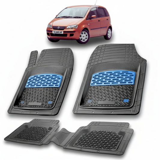set de covorase din cauciuc negre cu accente albastre cu un fiat idea mini mpv maro in fundal