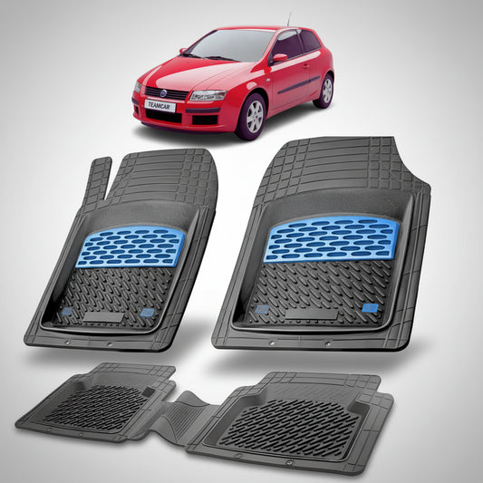 set de covorase din cauciuc negre cu accente albastre cu un fiat stilo hatchback facelift 3 usi rosu in fundal