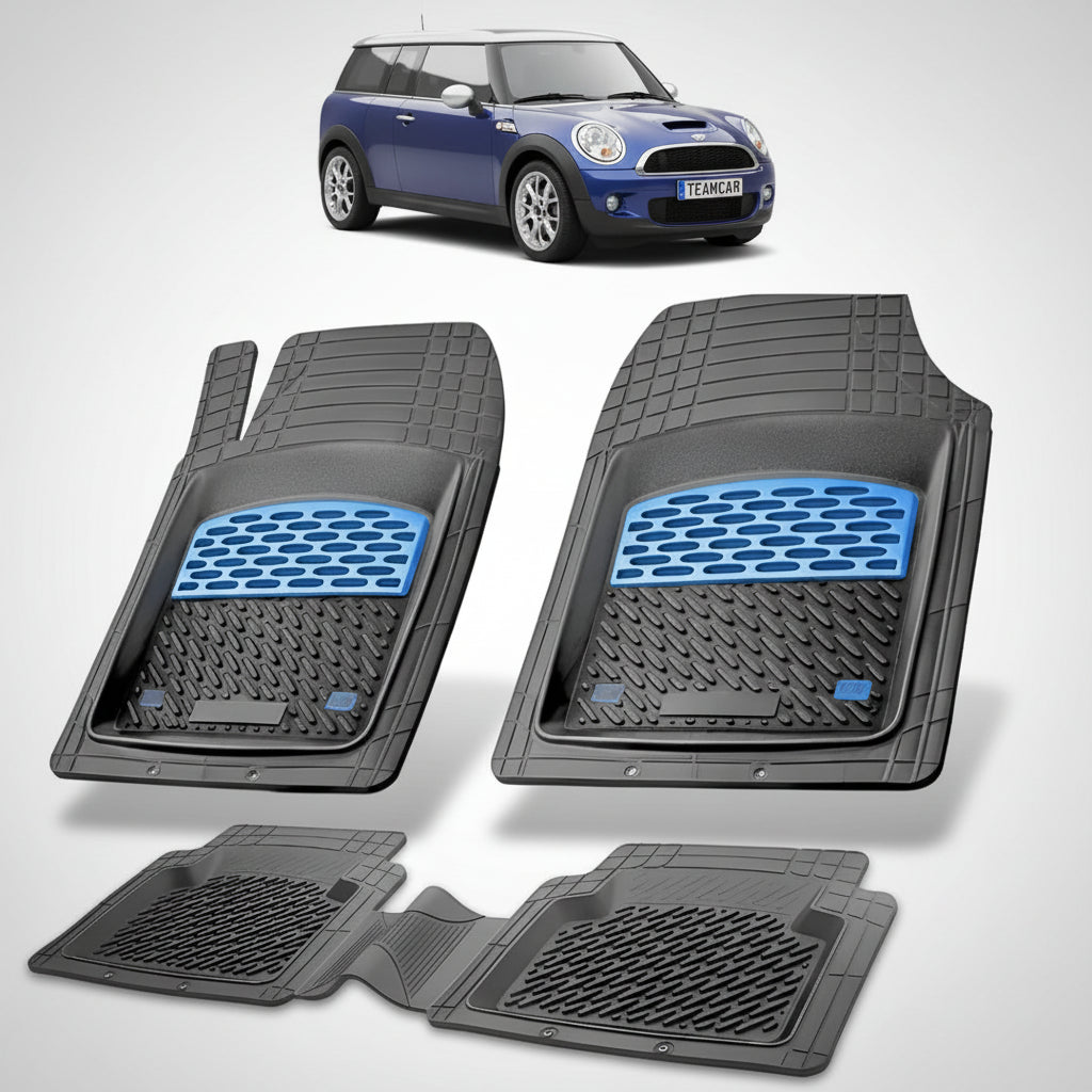 set de covorase din cauciuc negre cu accente albastre cu un mini clubman r55 break albastra in fundal