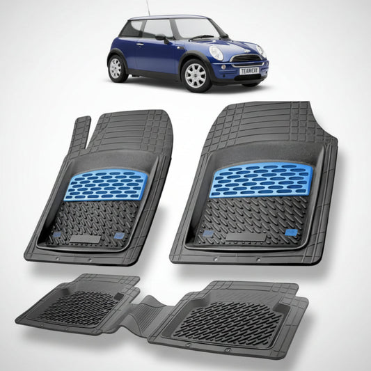 set de covorase din cauciuc negre cu accente albastre cu un mini hatchback r50 r53 albastru in fundal