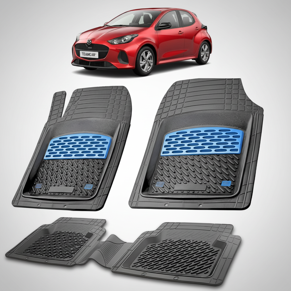 set de covorase din cauciuc negre cu accente albastre cu o mazda 2 hybrid xp210 facelift hatchback 5 usi rosie in fundal