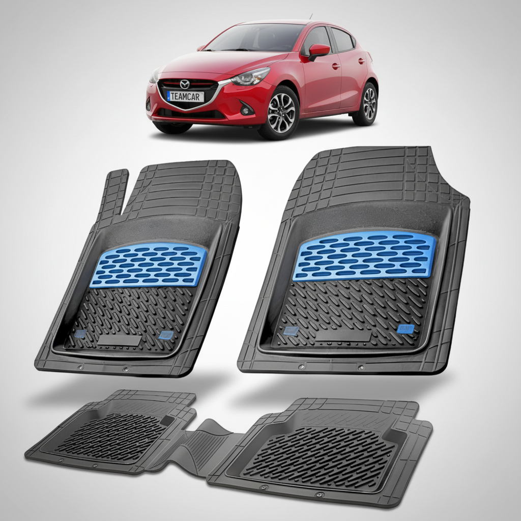 set de covorase din cauciuc negre cu accente albastre cu o mazda 2 generatia iii rosie in fundal