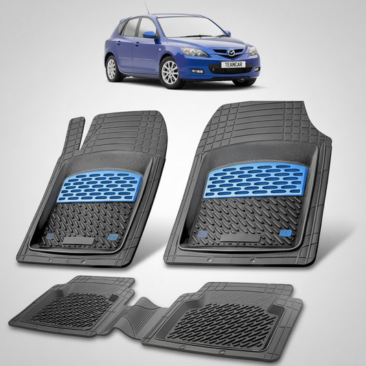 set de covorase din cauciuc negre cu accente albastre cu o mazda 3 bk facelift hatchback 5 usi albastra in fundal