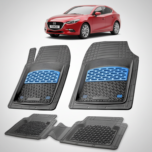 set de covorase din cauciuc negre cu accente albastre cu o mazda 3 bn facelift hatchback 5 usi rosie in fundal