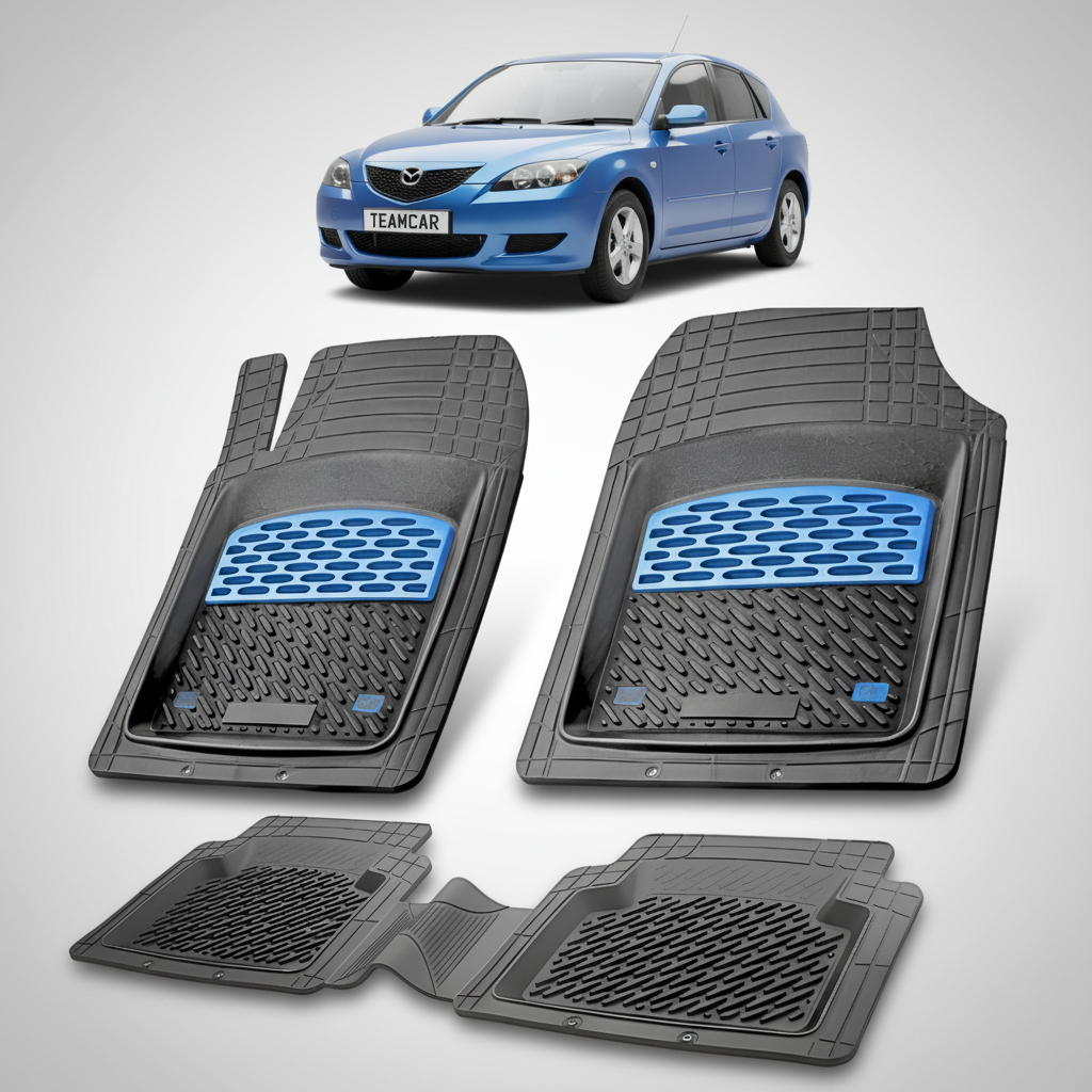 set de covorase din cauciuc negre cu accente albastre cu o mazda 3 generatia I albastra in fundal